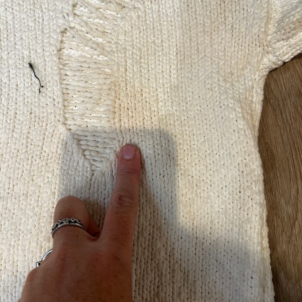 SHADI ET TOI Women's Distressed Sweater In White - Picture 4 of 10